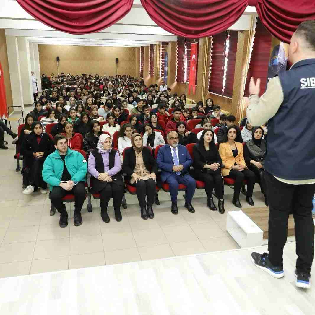 İpekyolu'nda "Teknoloji Bağımlılığı ve teknolojiyi doğru kullanma" eğitimi verildi