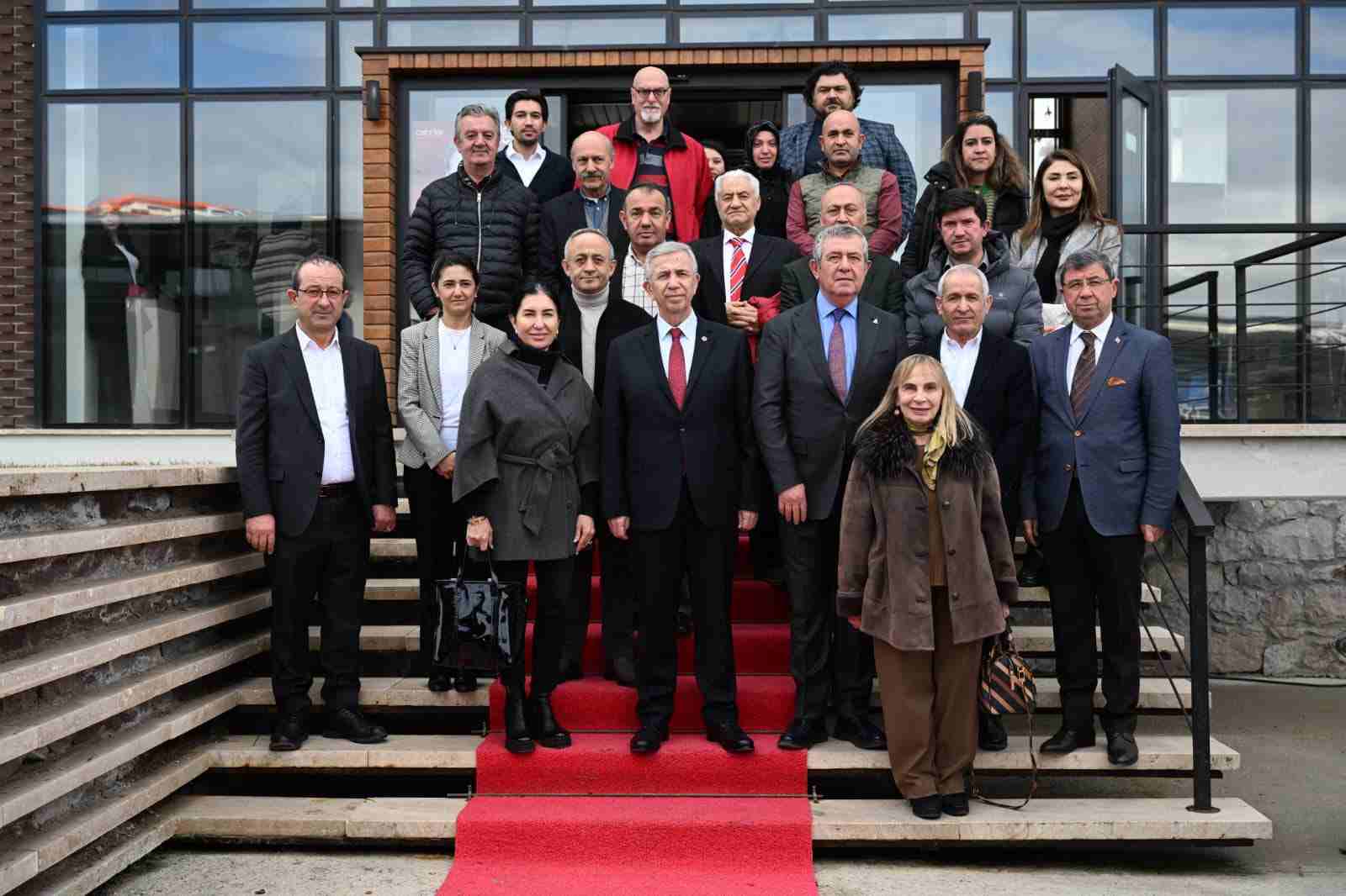 Mansur Yavaş Anadolu OSB'de sanayicilerle buluştu: "Rozetimizi çıkardık, kimseyi ayırmadık"