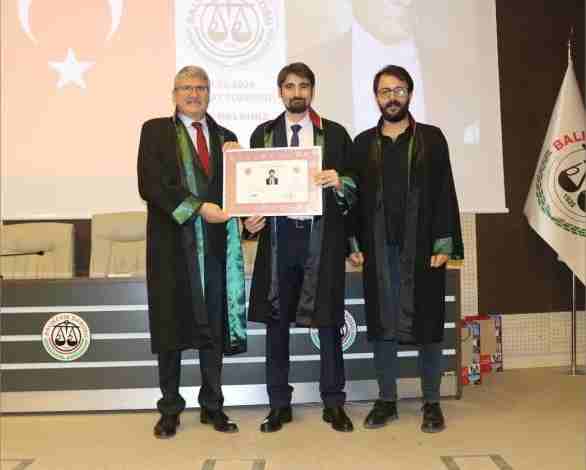 Balıkesir'de Stajyer Avukatlar Ruhsatlarını Aldı
