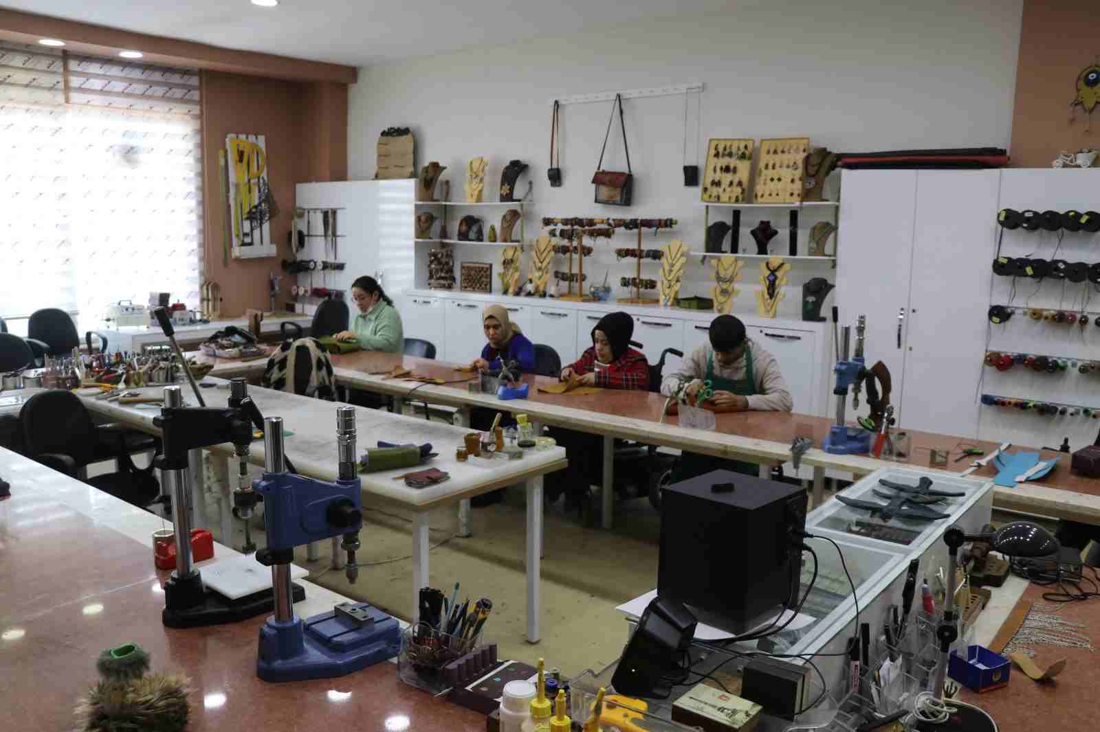 Şanlıurfa Büyükşehir Belediyesi Engelliler Yaşam Merkezi yüreklere dokunuyor