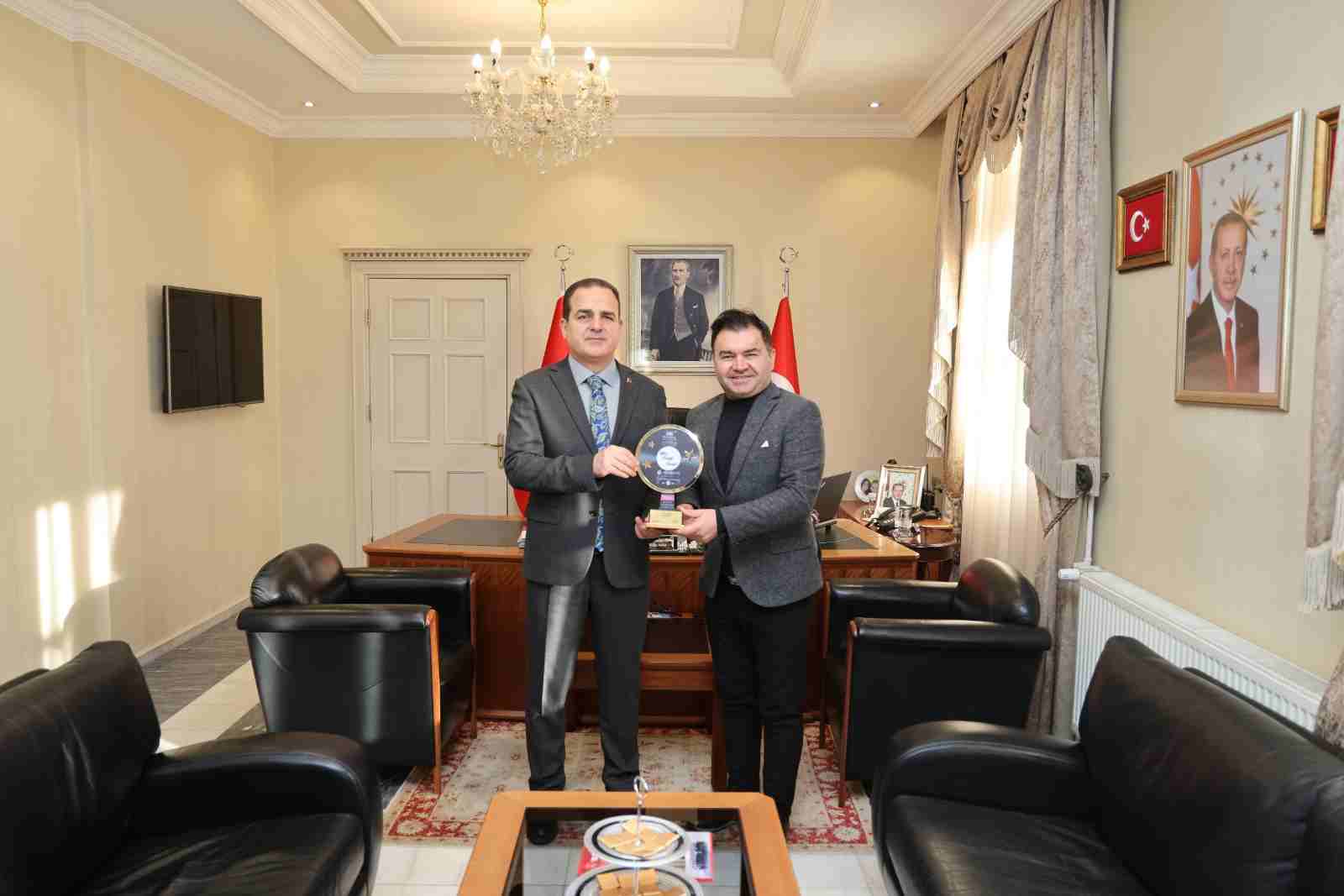 Vali İdris Akbıyık ‘Yılın Pozitif’ Valisi seçildi