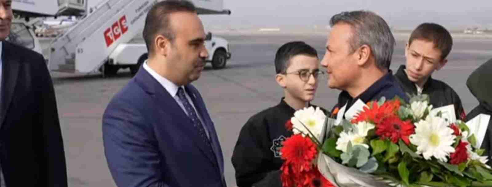 Alper Gezeravcı Türkiye'ye döndü