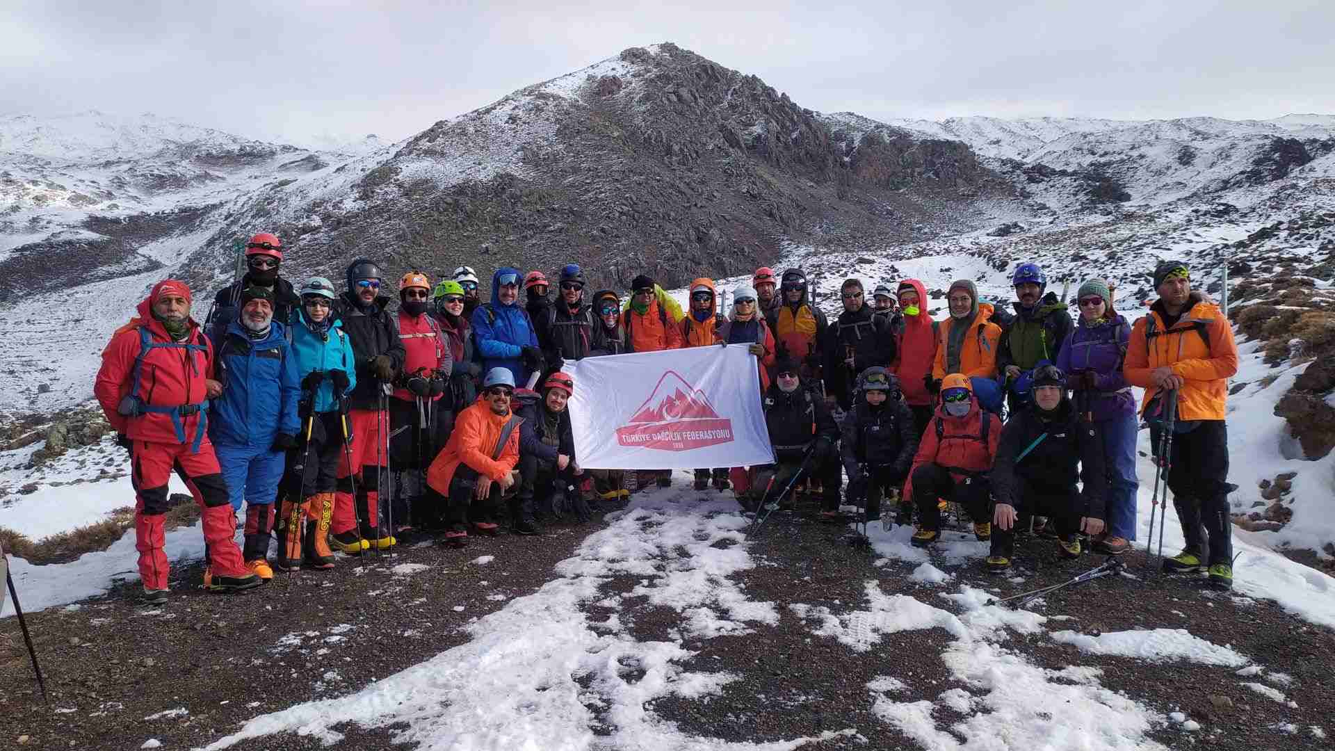 TDF’nin 2024 Ağrı Dağı kış tırmanışı tamamlandı