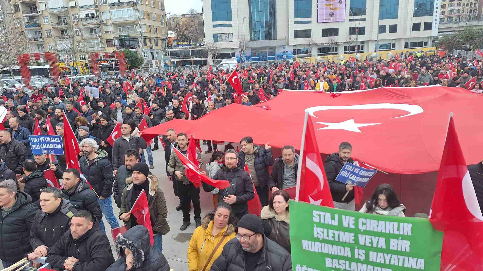 Staj ve Çıraklık Mağdurları İstanbul'da meydanlarda