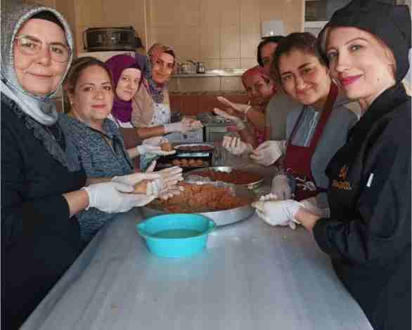 Burhaniye'nin Mutfaklarında Gaziantep Rüzgarı Esiyor