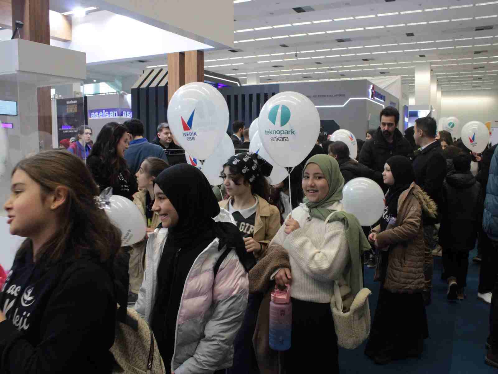 Verimlilik ve Teknoloji Fuarı'na gençler akın etti