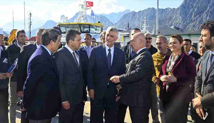 51 milyon turistin üçte biri Antalya'ya geldi