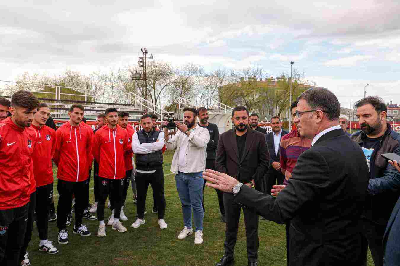 “Vanspor’u maddi ve manevi anlamda hiç yalnız bırakmadık, bırakmayacağız”