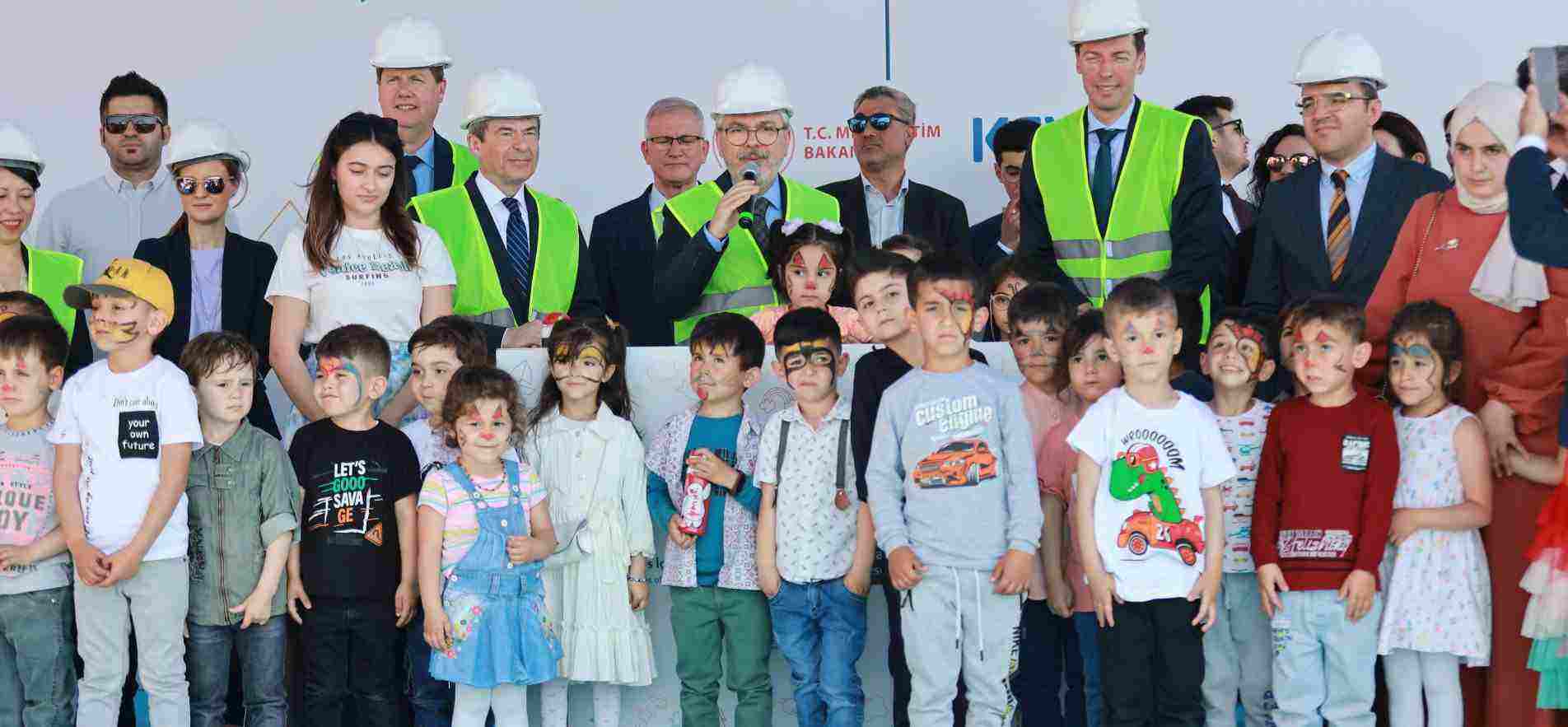 100 yeni anaokulu projesi kapsamında Hatay'da temel atma töreni gerçekleştirildi