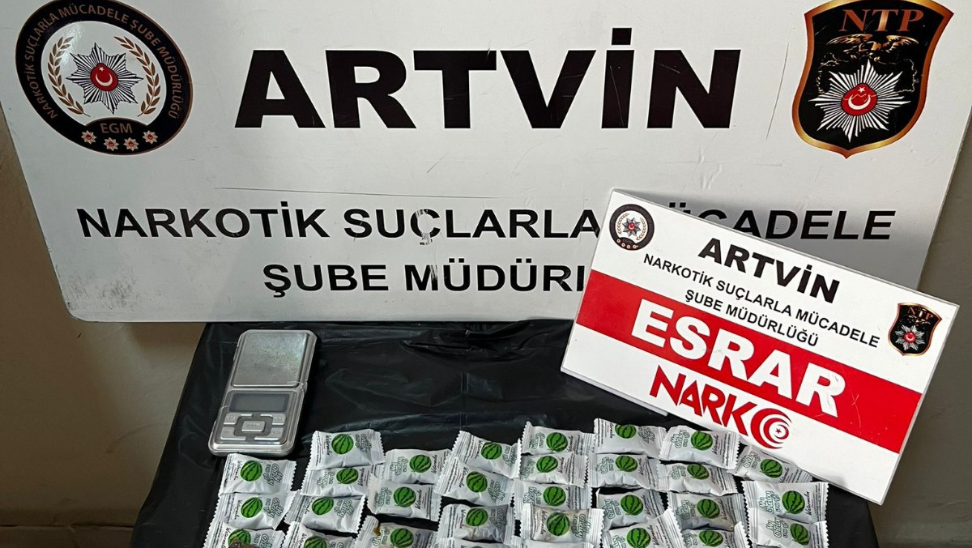 Artvin polisinden uyuşturucu operasyonu, meyve şekeri kutusundan uyuşturucu çıktı