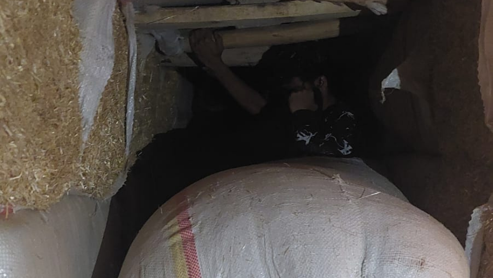 Artvin’de polis 15 düzensiz göçmeni yakaladı
