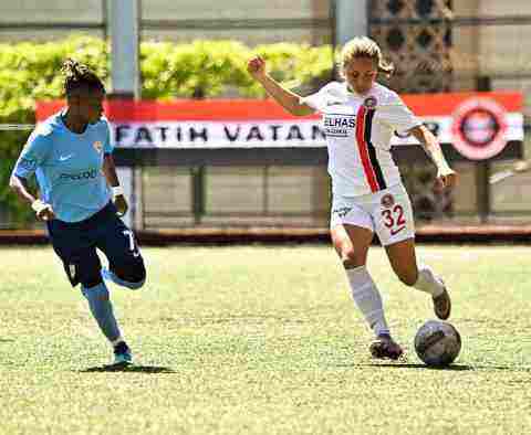 Turkcell Kadın Futbol Süper Ligi'nde Bitime 2 Hafta Kala Kıyasıya Yarış