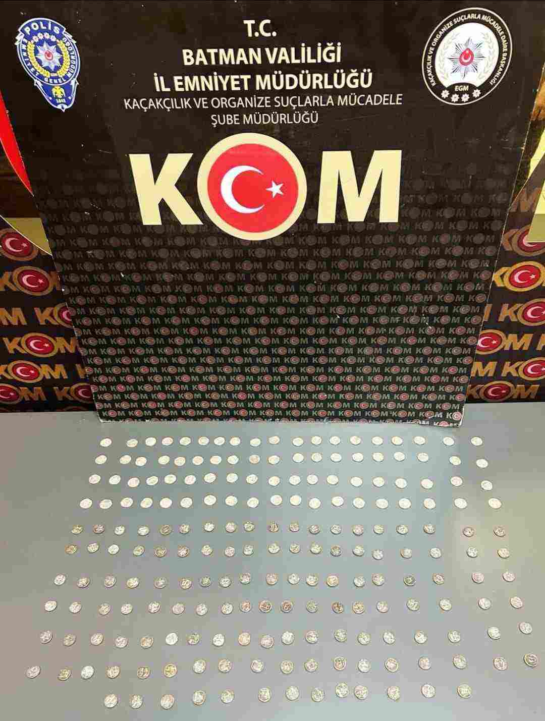 Tarihi eser sikkeler ele geçirildi