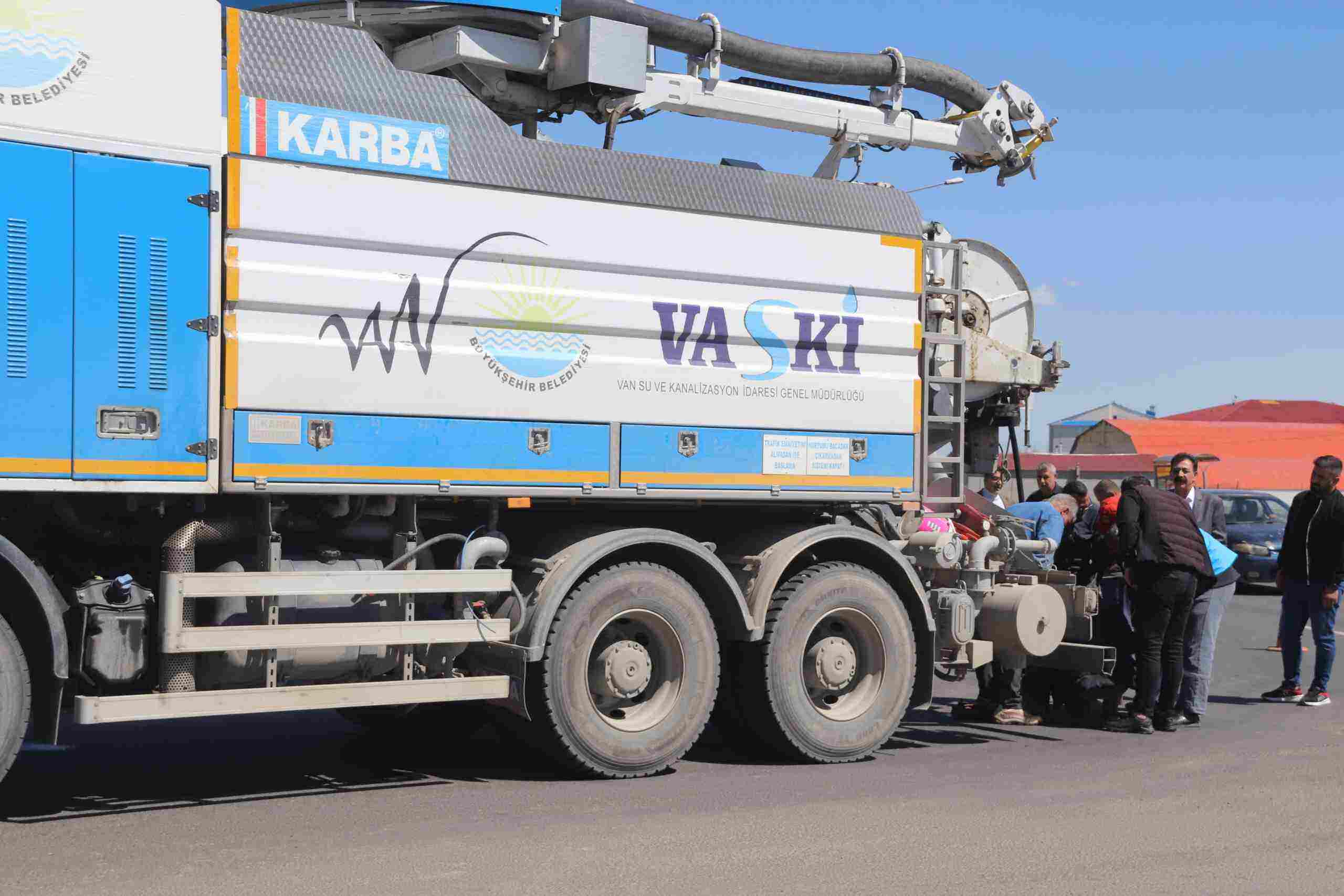 Ağrı Belediyesine Van’dan vidanjör desteği