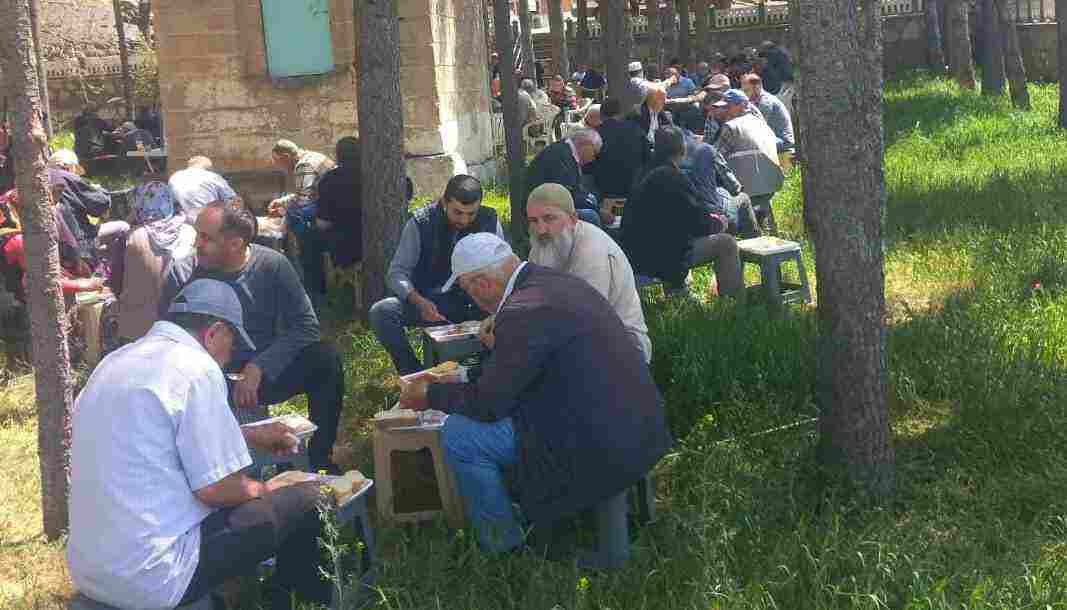 Isparta'da köylüler yağmur için ellerini semaya açtı