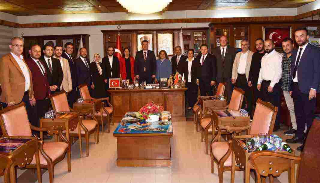 AK Parti Genel Merkez Yerel Yönetim Başkan Yardımcıları Semiha Ekinci ve Belma Erdoğan Eğidir'de