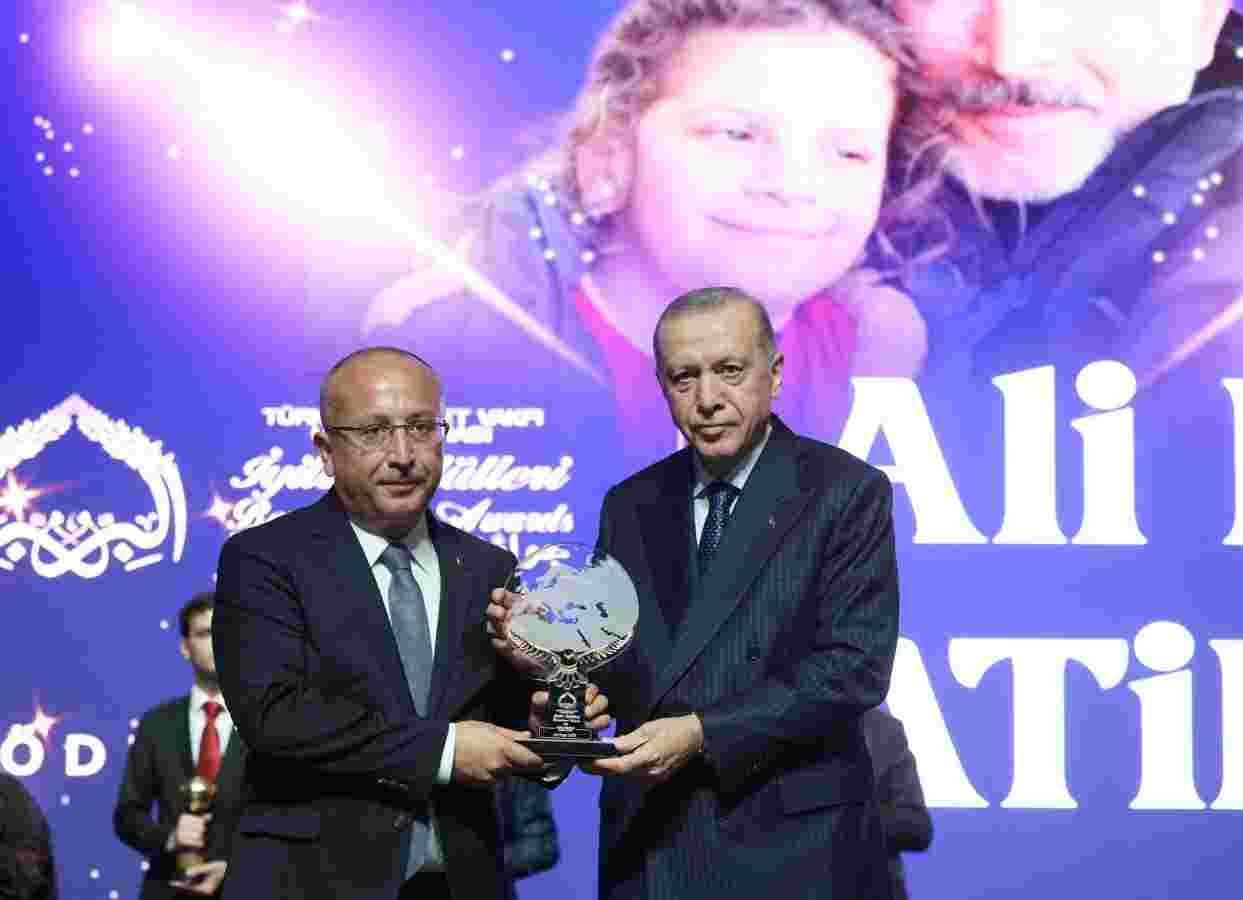 Fuat Atik "Vefa Ödülü" sahibi oldu