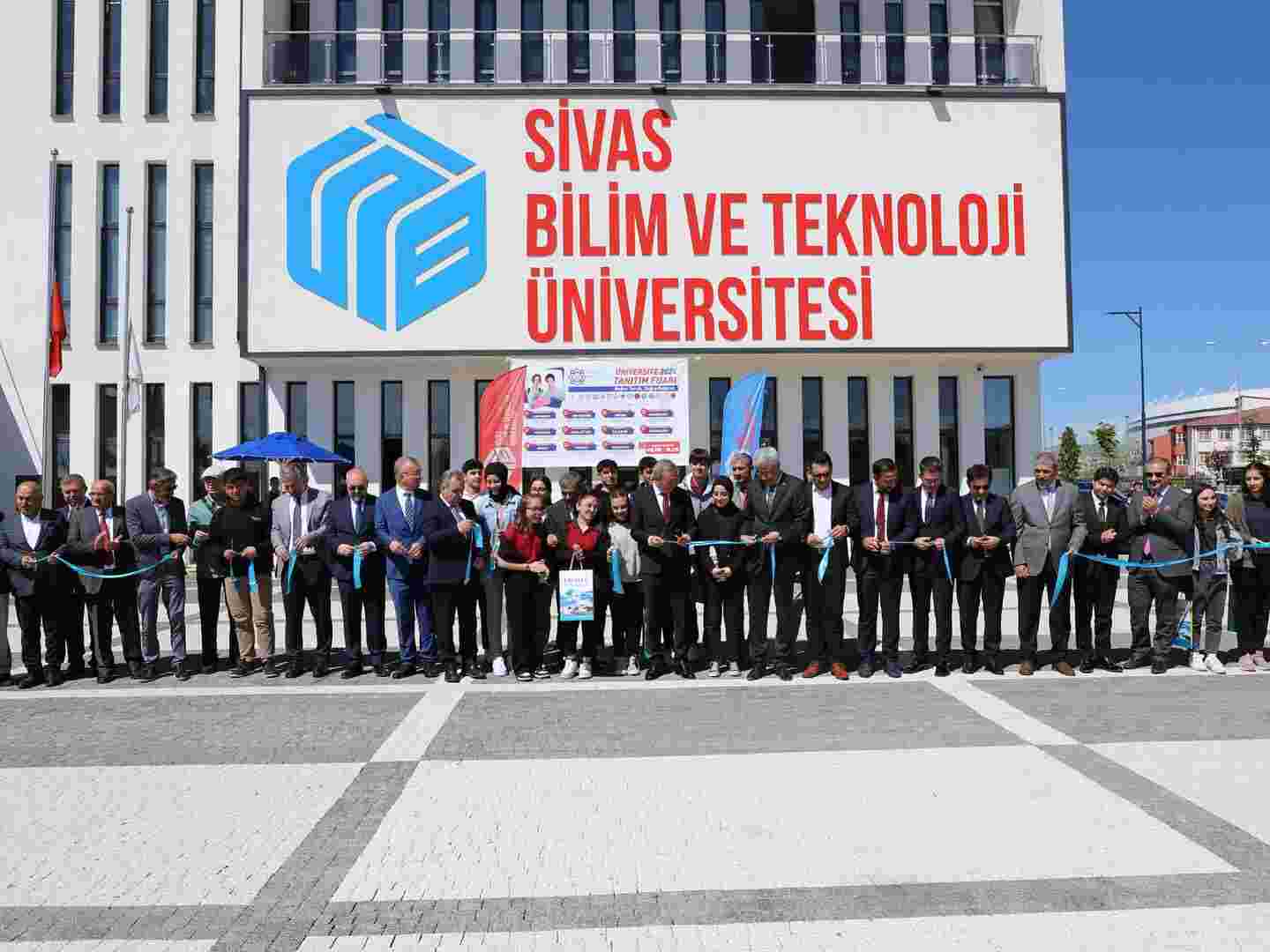SBTÜ’de 2024 Üniversite Tanıtım Fuarı düzenlendi
