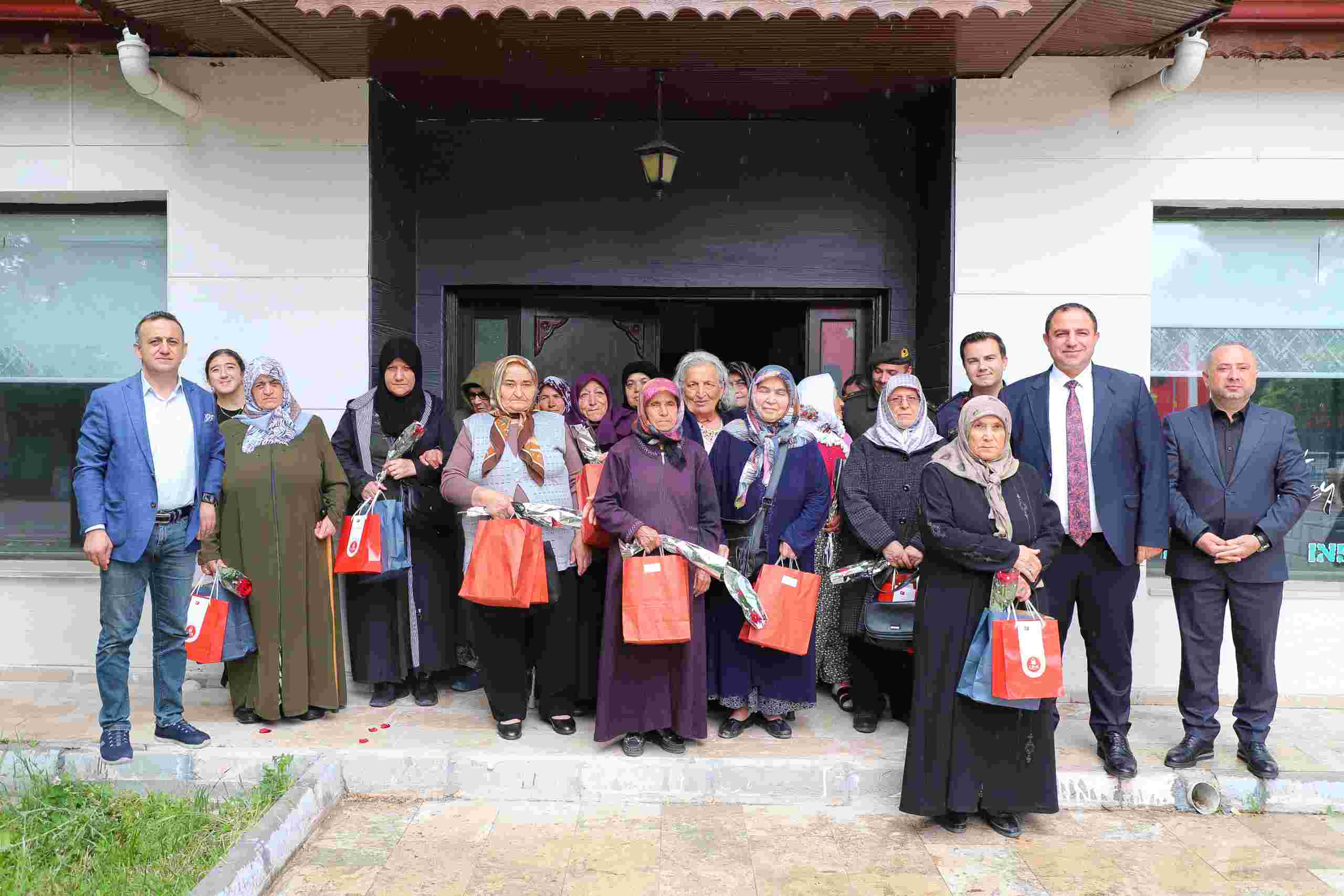 Anneler Gününde Şehit Anneleri unutulmadı
