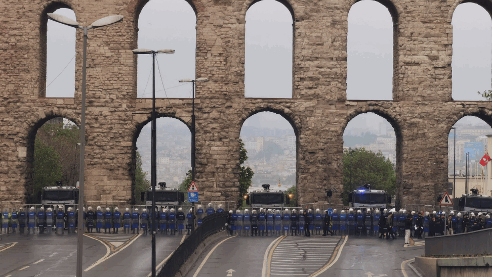 İstanbul Taksimde 210 gözaltı