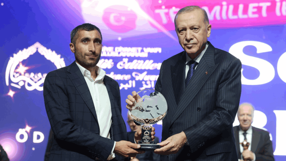 Server Beşirli, Yurt dışı Vefa Ödülleri'ne layık görüldü