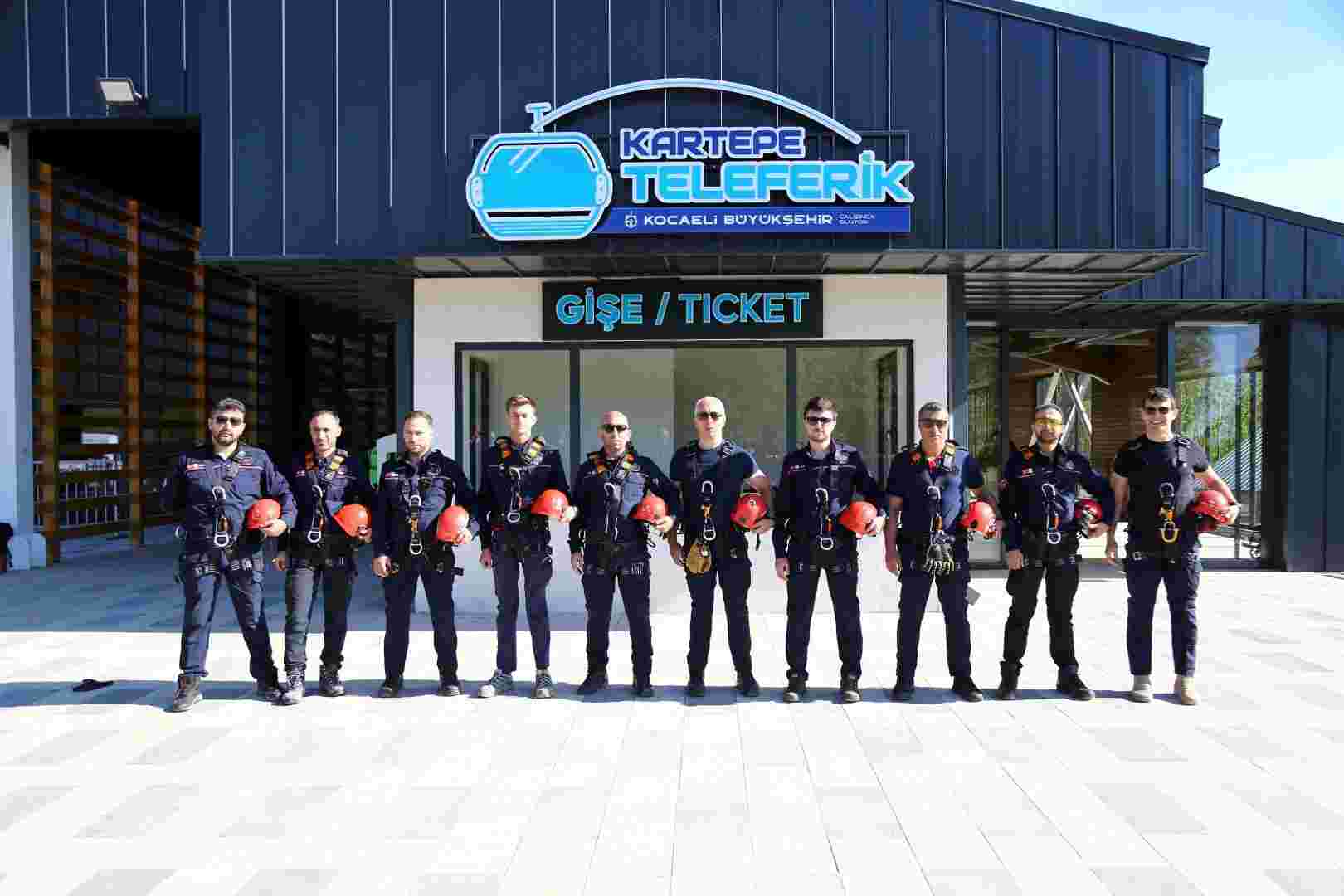 Kocaeli Büyükşehir İtfaiyesinden teleferikte nefes kesen tatbikat