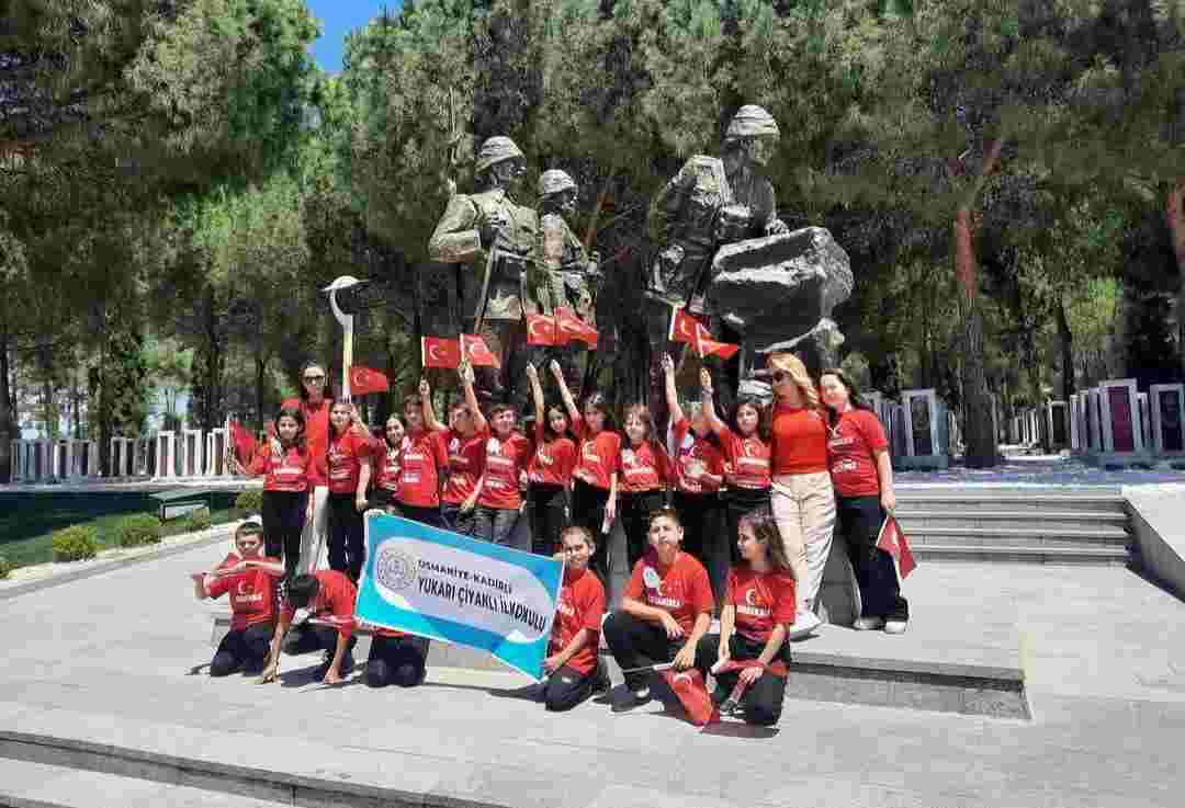 Şehitlikleri görmek için 12 saat yol geldiler