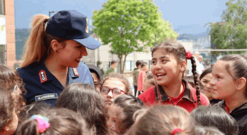 Minikler Jandarma Ekipleriyle eğlenceli vakit geçirdi