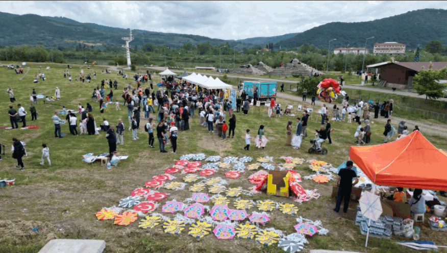 Çaycuma semaları uçurtmalarla renklendi