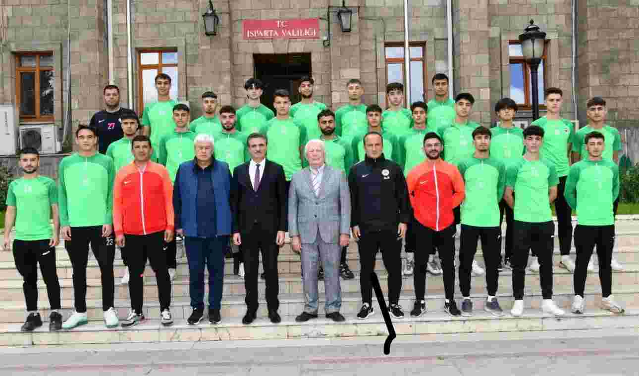 Isparta 32 spor’un gençleri Vali Baruş’u ziyaret etti