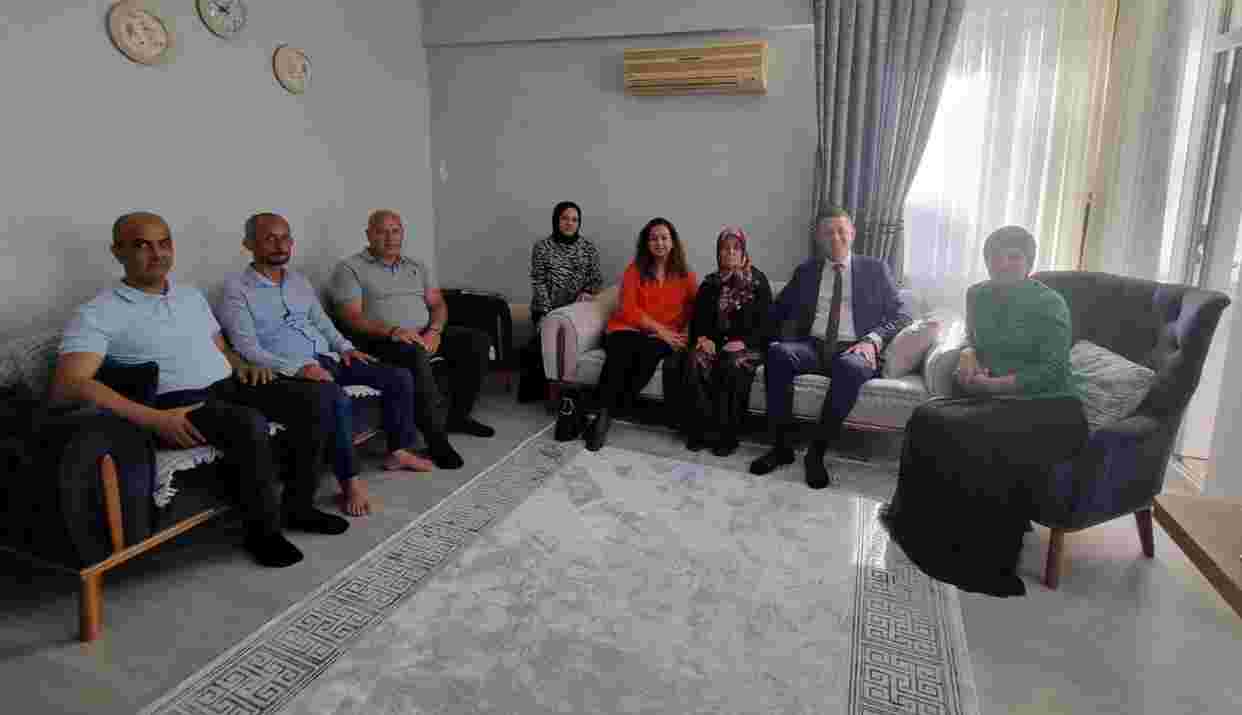 Kaymakam Ürkmezer, Şehit Mustafa Özdemir'in ailesini ziyaret etti