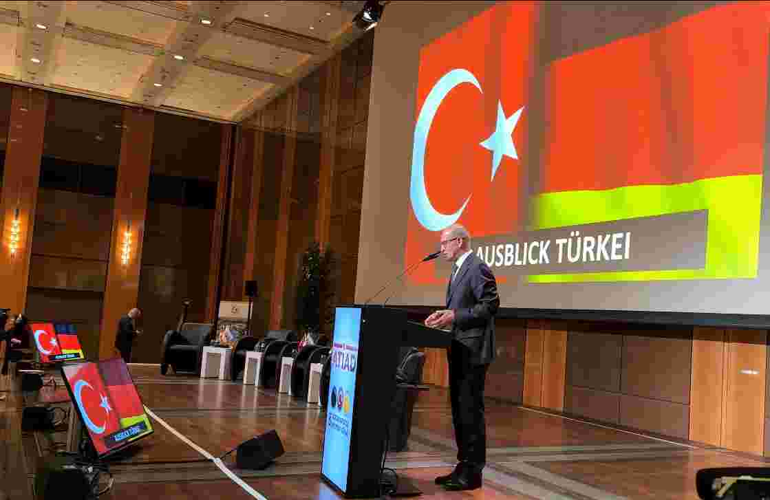 Maliye Bakanı Mehmet Şimşek Düselldorf’da