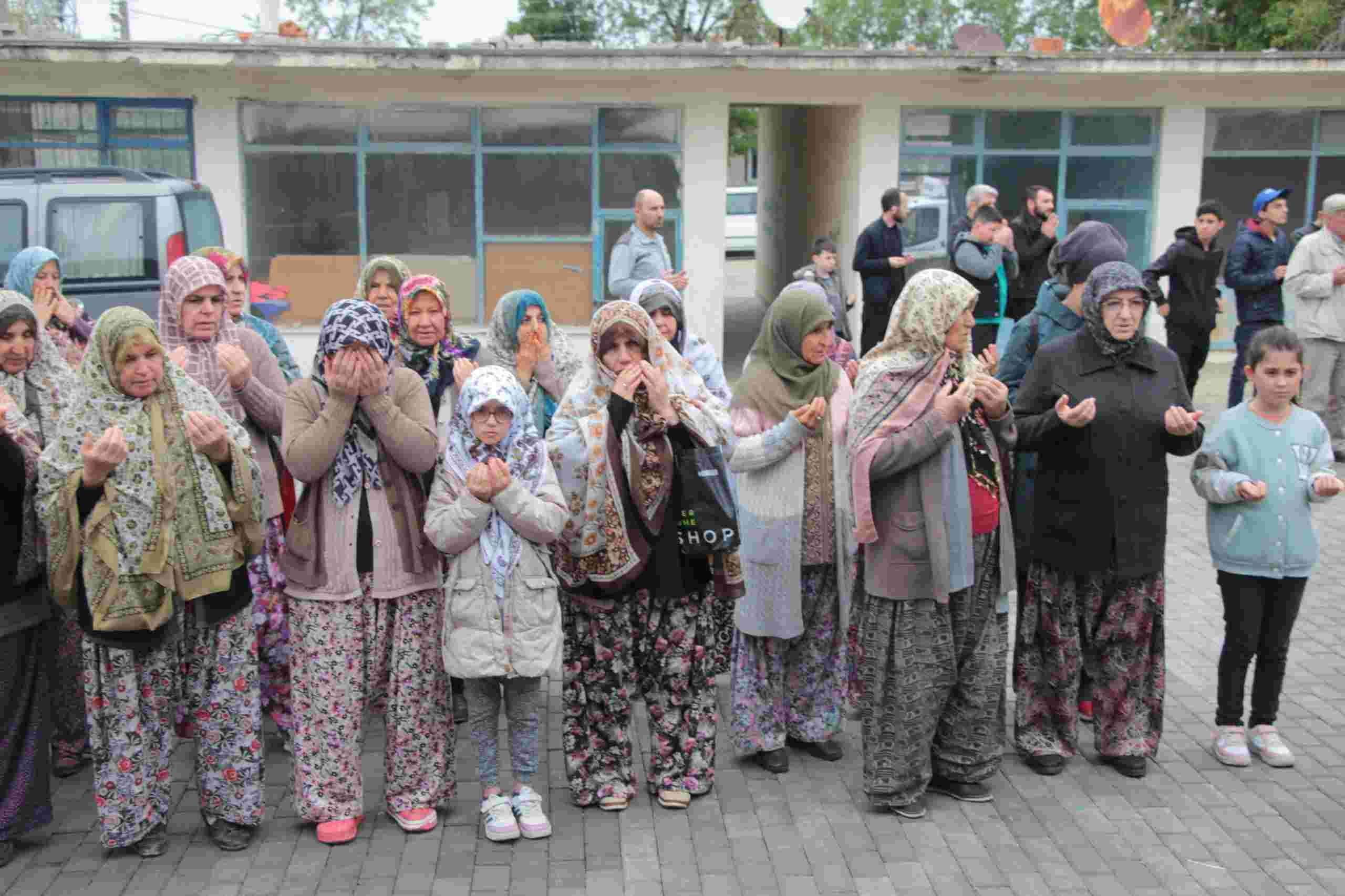 Beypazarı İlçesinde halk mahallelerde yağmur duasına çıktı