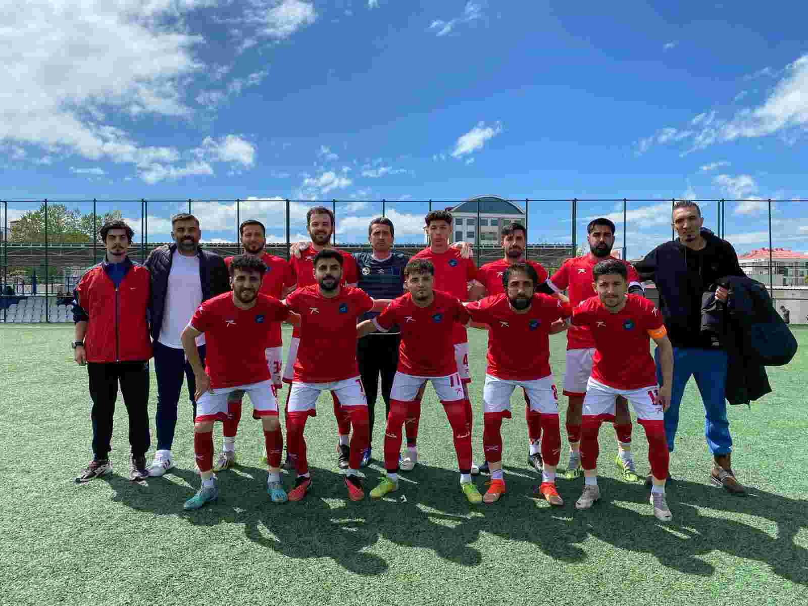 İpekyolu Belediyesi Spor Kulübü şampiyonluk kupasını kaldırdı