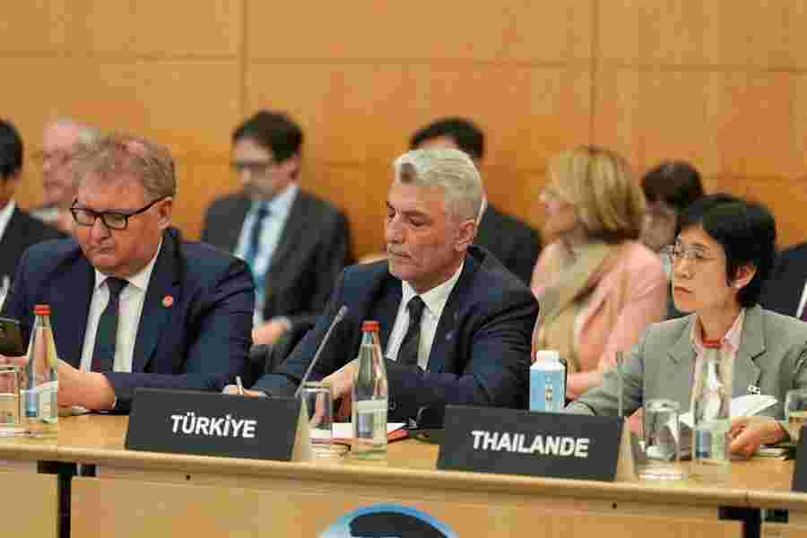 Ticaret Bakanı Ömer Bolat, OECD Bakanlar Toplantısına Katıldı