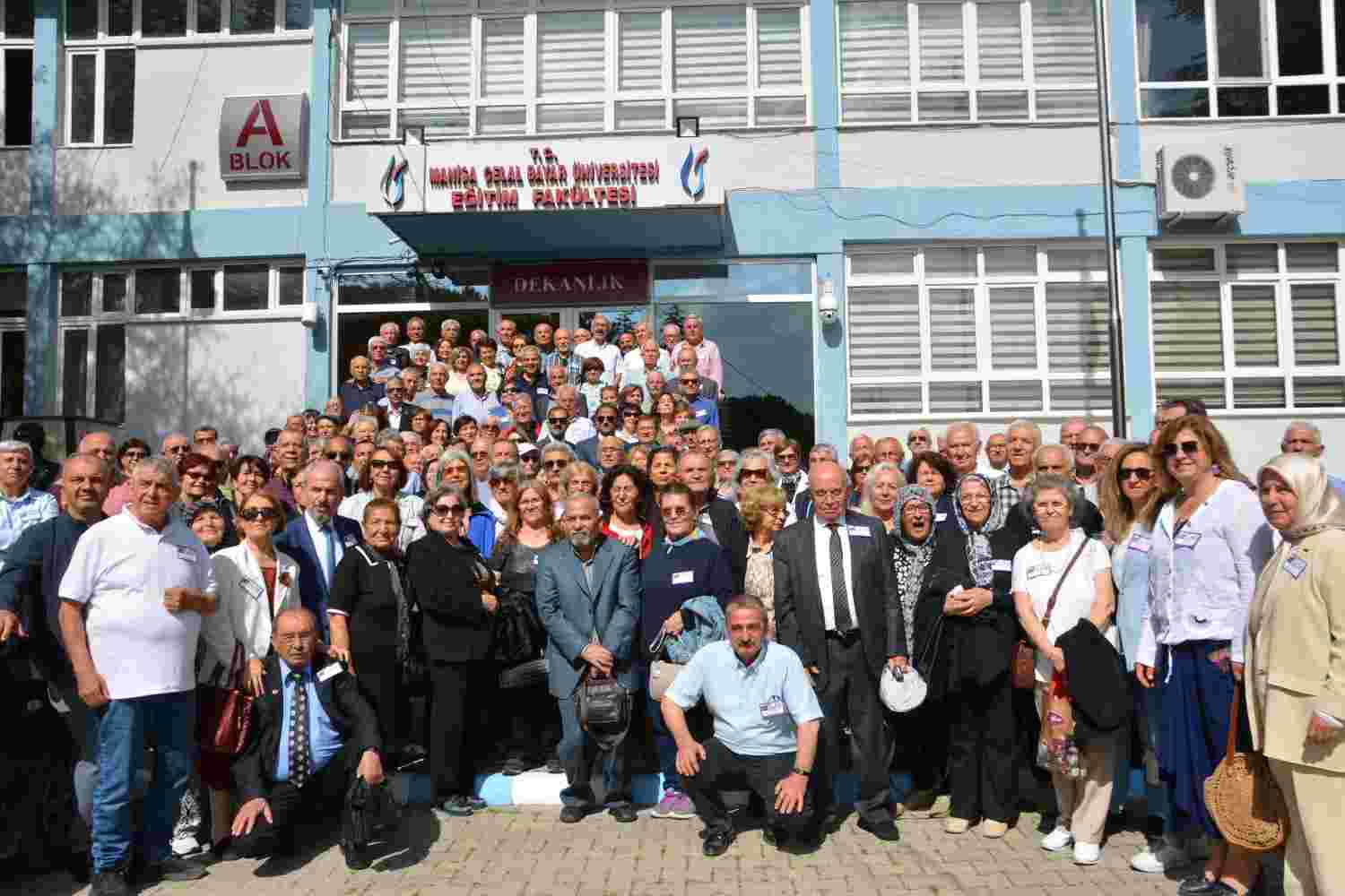 Demirci İlköğretmen Okulu'nun mezunları buluştu