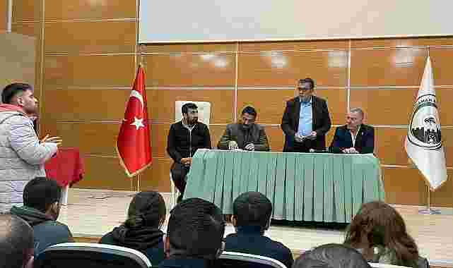 Başkan Demir, öğrencilerin protestolarına kulak verdi