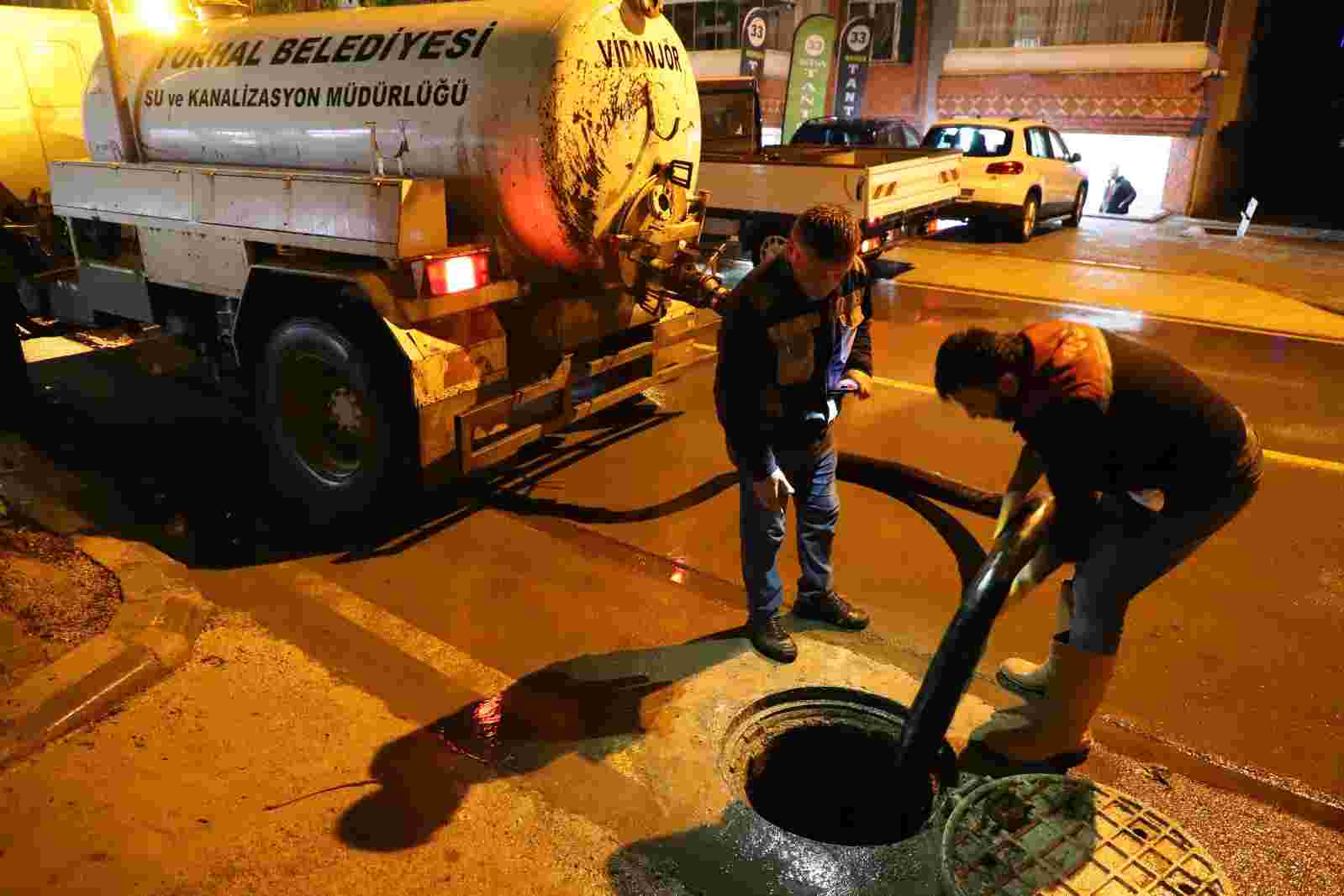 Turhal Belediyesi yoğun yağışlara karşı harekete geçti