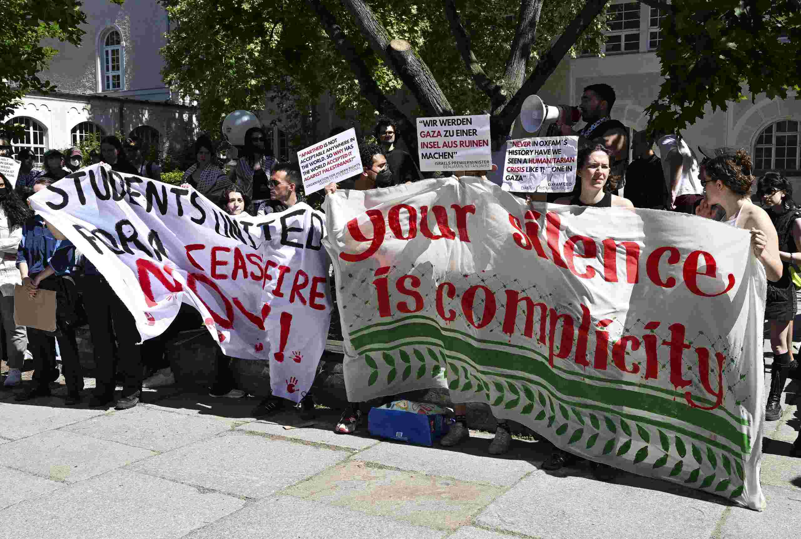 Berlin'de öğrencilerin Filistin'e destek gösterisine polis müdahalesi