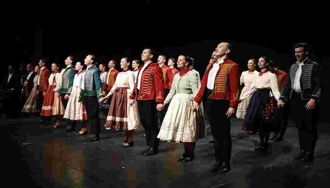 Macaristan Ulusal Dans Topluluğu'ndan muhteşem gösteri