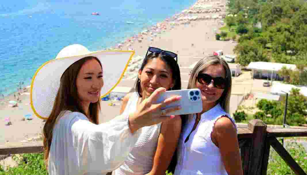 Antalya'ya gelen turist sayısı 2 milyonu geçti