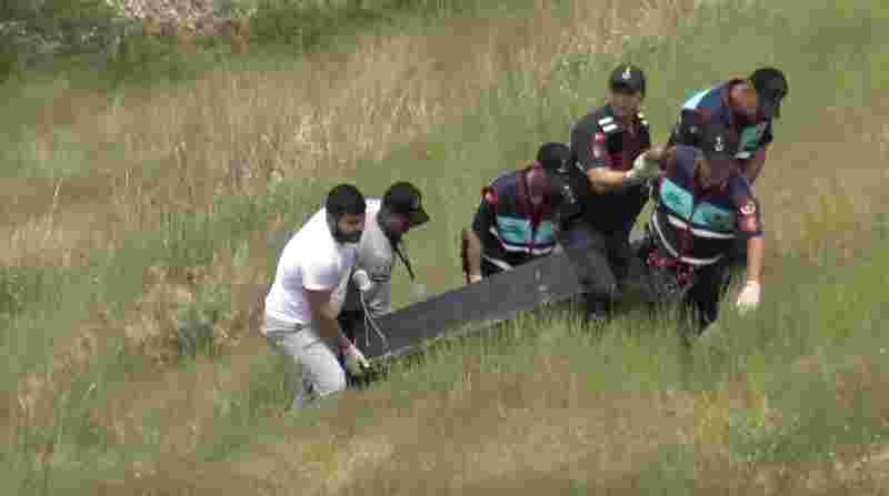 Yaşlı kadının cesedi güç bela çıkarıldı