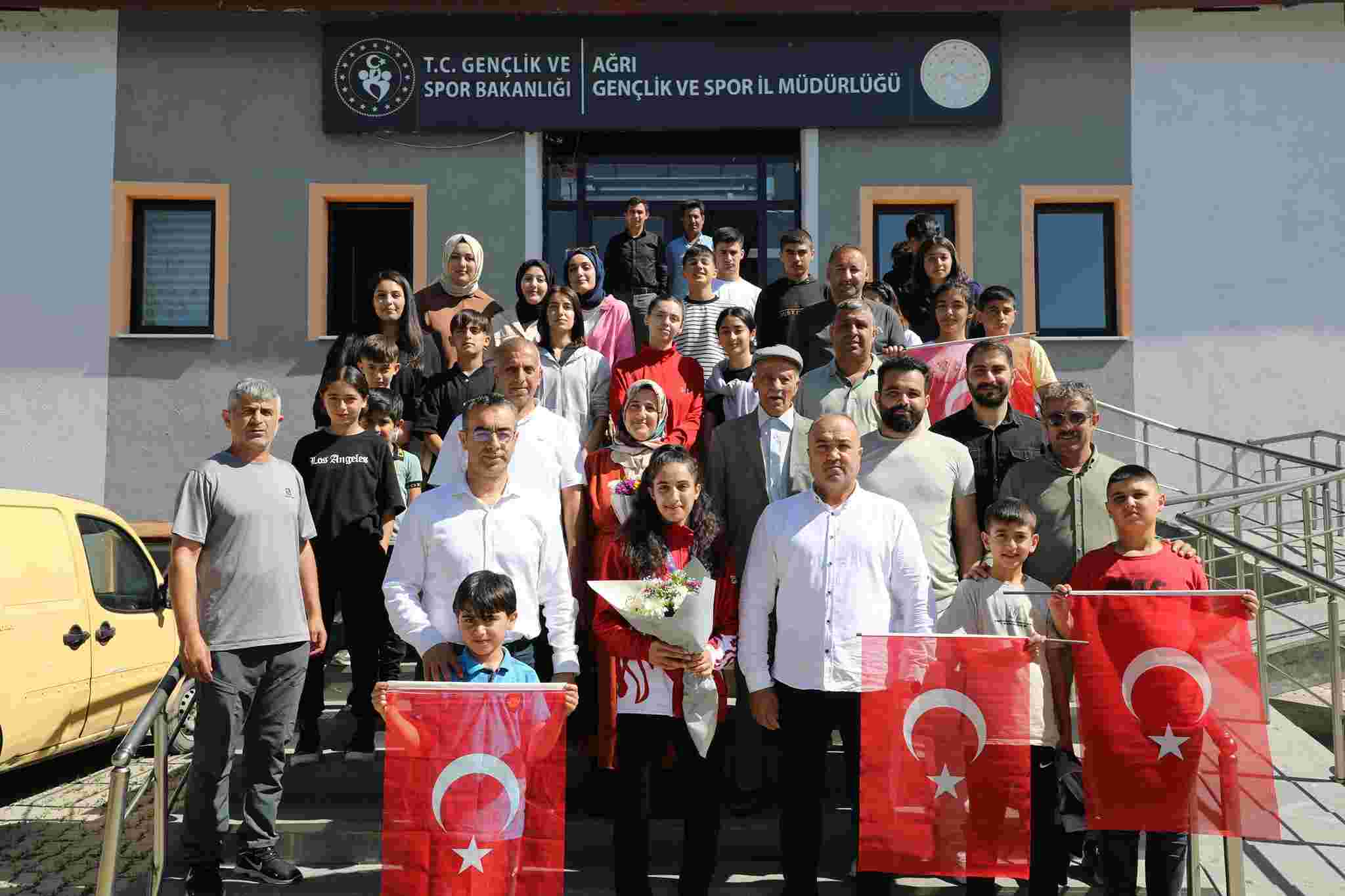 Dünya İkincisi Sibel Oruç’a coşkulu karşılama