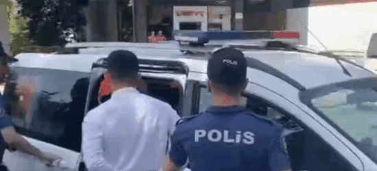 Ambulansın önünü kesen magandalar yakalandı
