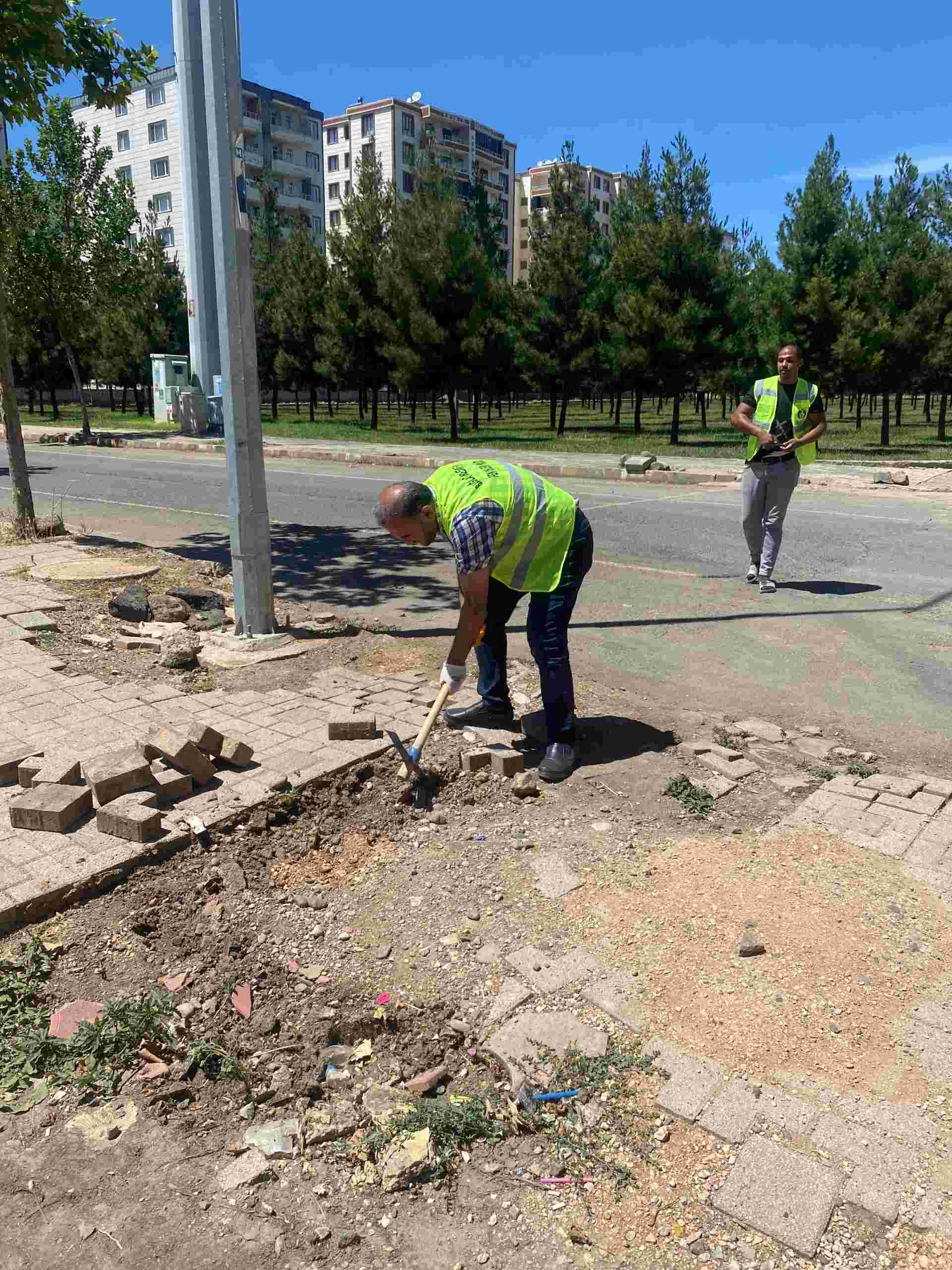 30 yıllık gazeteciyi parke taşı işine verdiler