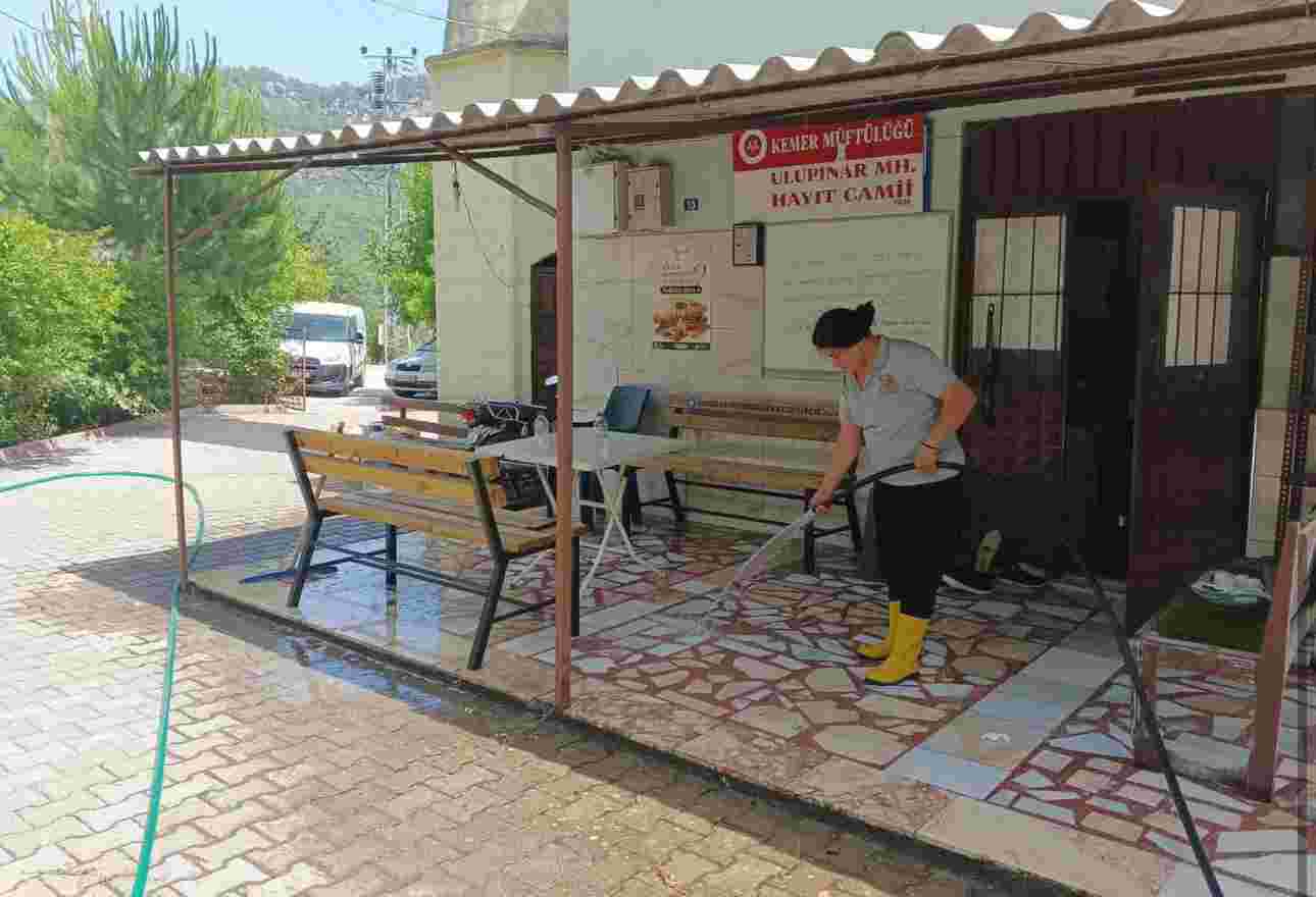 Kurban Bayramı öncesi camilerde temizlik