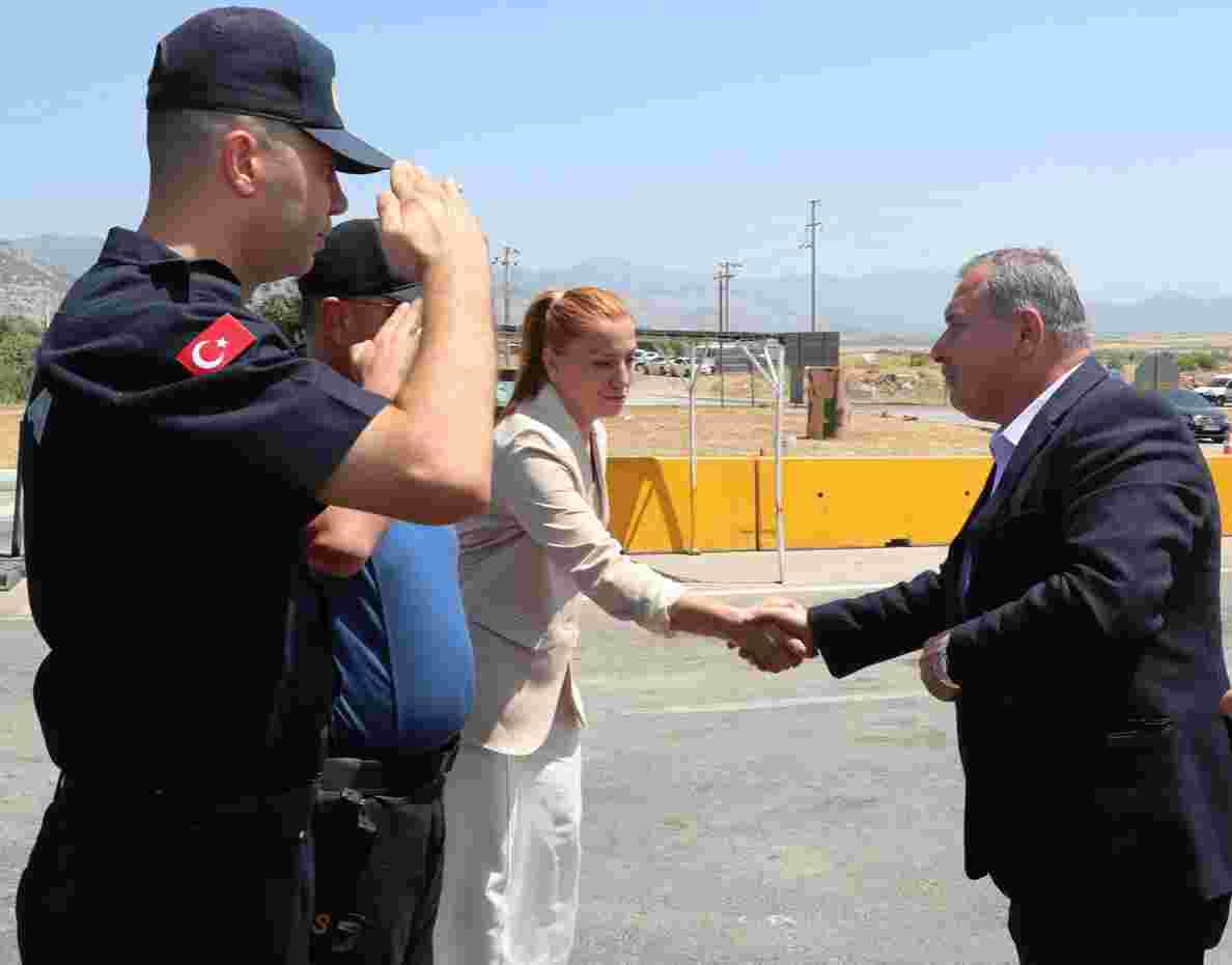 Antalya Vali Vekili Arat ve Emniyet Müdürü Çevik güvenlik kuvvetlerinin bayramını kutladı