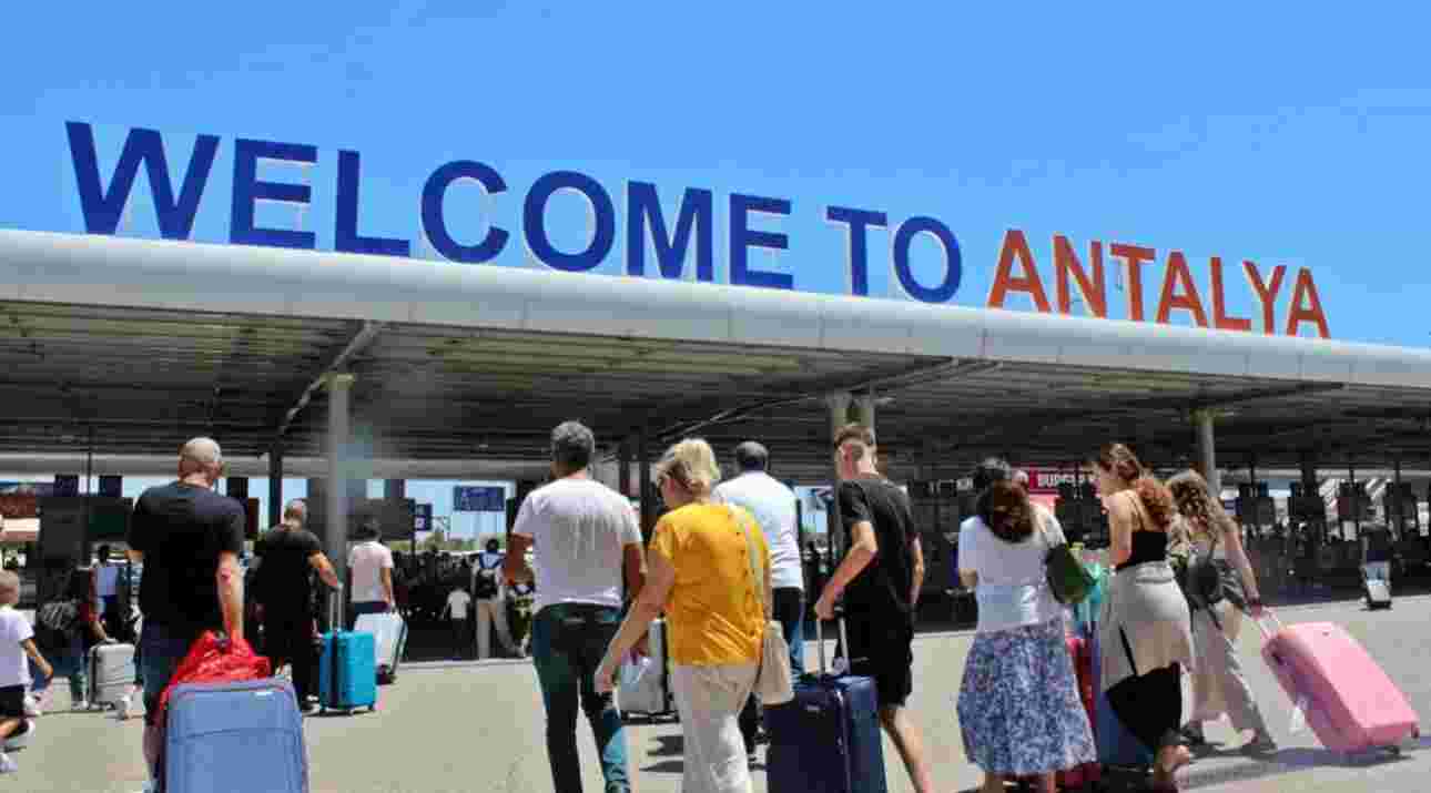 Antalya Havalimanı'nda uçuş ve yolcu sayısı rekoru kırıldı