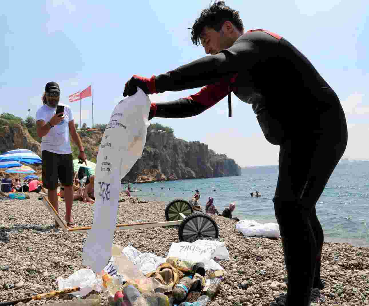 Dünyaca ünlü sahilden günlük 60 ton atık toplanıyor