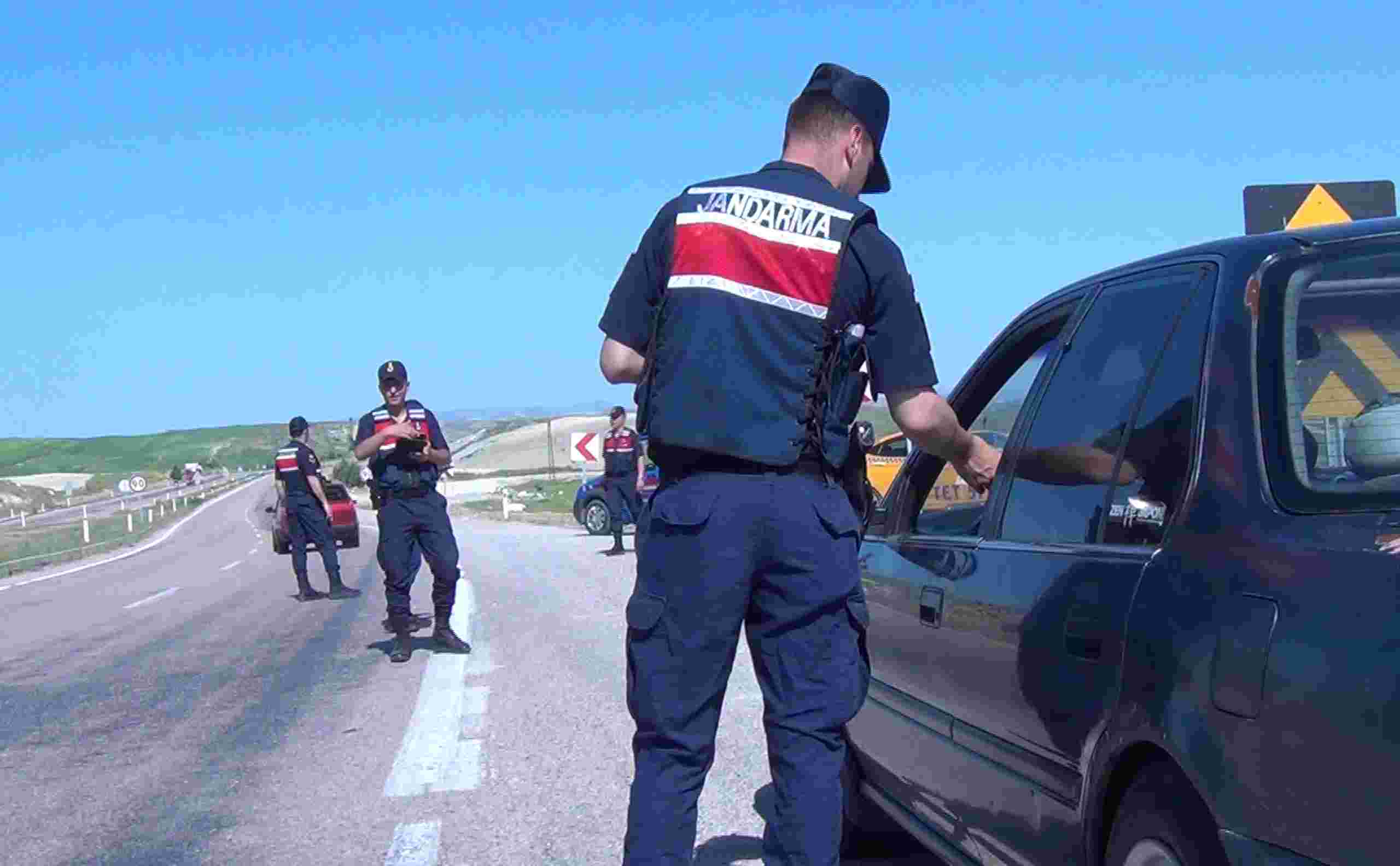 Jandarma denetim ve uygulamaları sürüyor